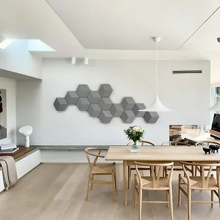 Stylish 70's With Forest And View In Ry